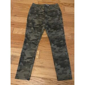 Universal Thread women's green camouflage high rise skinny crop pants size 2/26